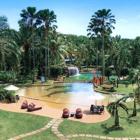 Cyberview Resort & Spa Cyberjaya Exterior foto The resort's lagoon