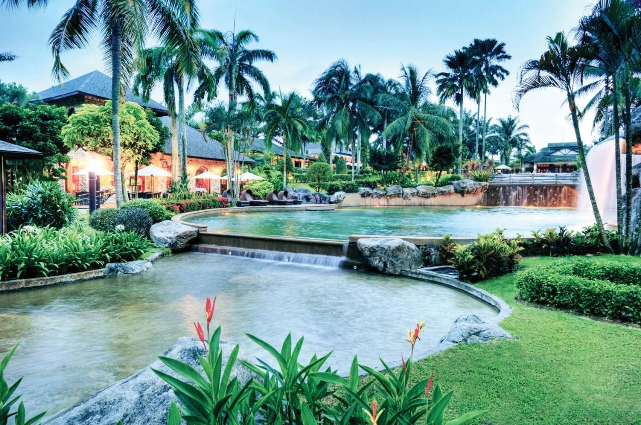 Cyberview Resort & Spa Cyberjaya Exterior foto The pool at the Shangri-La Hotel, Manila