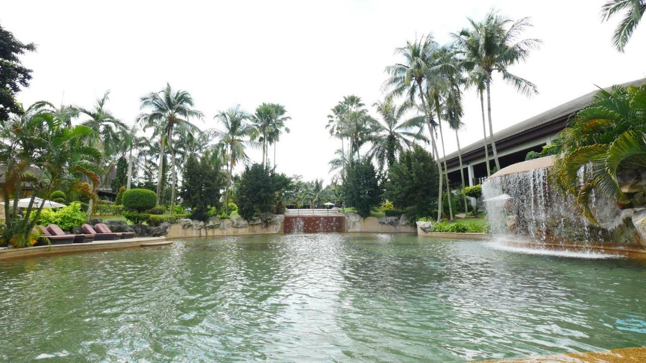 Cyberview Resort & Spa Cyberjaya Exterior foto The pool at the Royal Thai Hotel